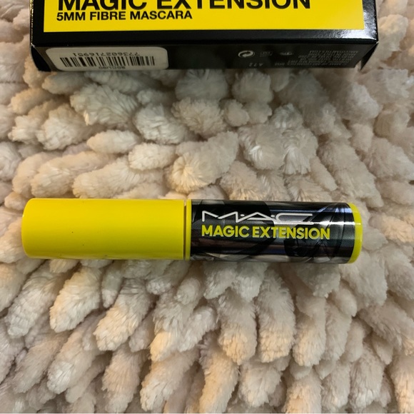 MAC Mini travel Size Magic Extension Mascara Extensive Black - Picture 4 of 9